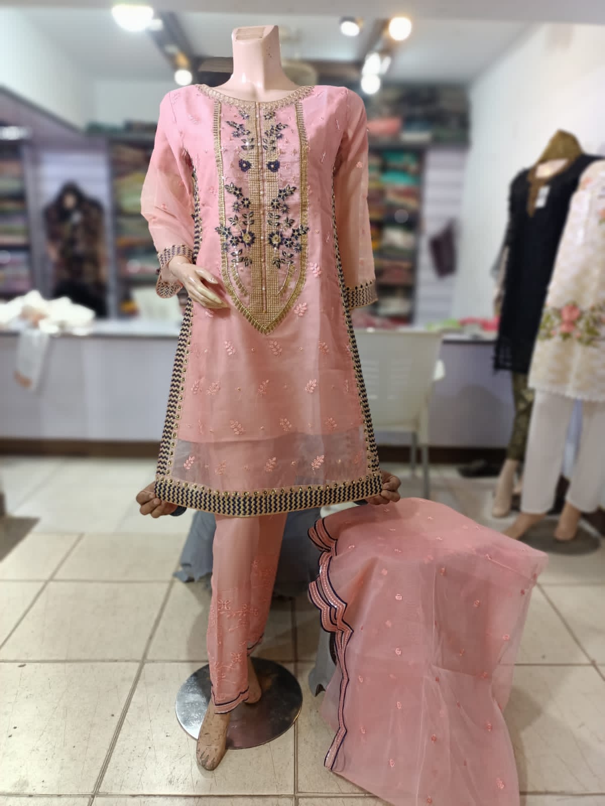 3Piece full embroidory2 3Piece full embroidory4